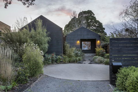 Hardwood House - Accommodation Mount Tamborine 3