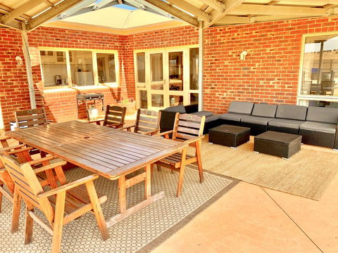 Harry Scotts Farmhouse At Vineyard - Accommodation Mount Tamborine 1