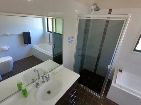Hartley Hill Top Views - Accommodation Mount Tamborine 3
