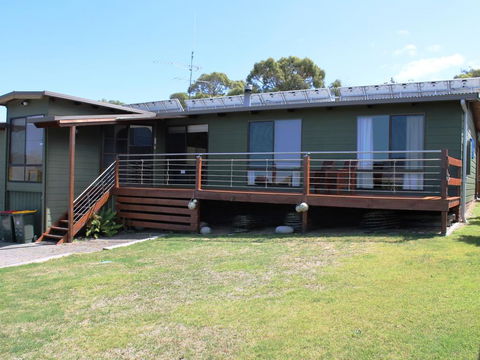 Hazards House - Accommodation Mount Tamborine 0