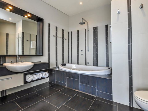 HEARN'S BEACHSIDE VILLA 3 - Accommodation Mount Tamborine 3