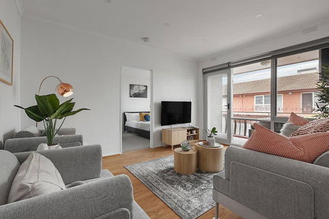 Heart Of Ormond Apartment By Ready Set Host - Accommodation Mount Tamborine 0