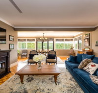 Hedge House - luxury space style great location - Accommodation Mount Tamborine