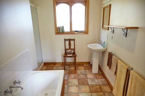 Herons Rise Vineyard Accommodation - Accommodation Mount Tamborine 1