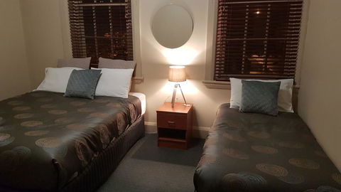Highlands Hotel - Accommodation Mount Tamborine 1