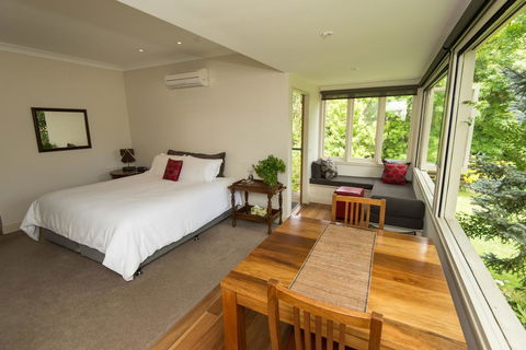 Hollyhock - Accommodation Mount Tamborine 0