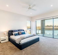 HomePlus - Luxury Living in Sanctuary Cove - Accommodation Mount Tamborine