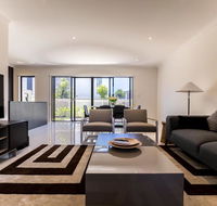 Homeplus-Escape to Modern Home in Hope Island - Accommodation Mount Tamborine