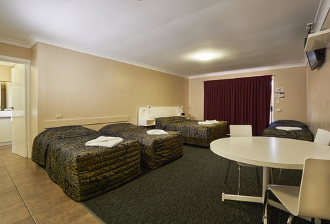 Jefferys Motel - Accommodation Mount Tamborine 0