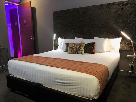 Junction Hotel - Accommodation Mount Tamborine 2