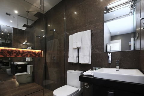 Junction Hotel - Accommodation Mount Tamborine 1