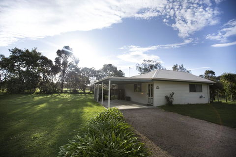 Karinya Cottage - Pet Friendly Country Retreat - Accommodation Mount Tamborine 1