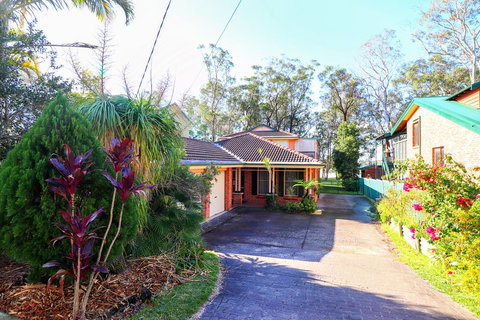 Kingfisher LakeHouse - Accommodation Mount Tamborine 1