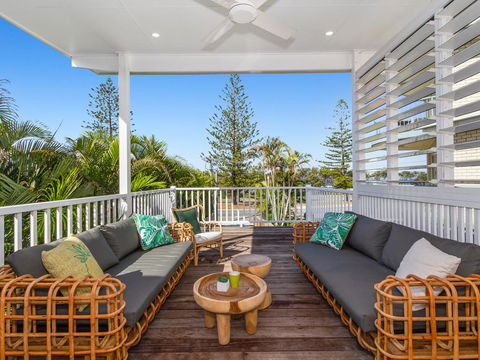KINGY BEACH HOUSE @ 162 - Accommodation Mount Tamborine 2