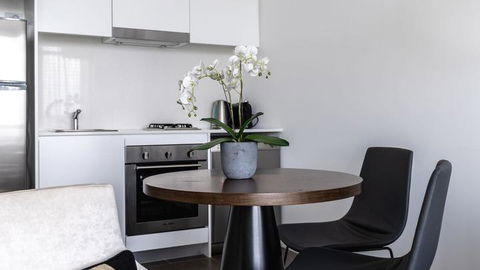 KOZYGURU Chatswood Luxury Studio NCH088 - Accommodation Mount Tamborine 1