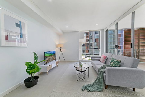 KOZYGURU MASCOT WALK TO STATION MODERN DESIGNER 2 BED APT FREE PARKING NMA260-312 - Accommodation Mount Tamborine 0