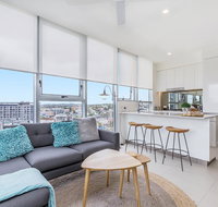 KOZYGURU NEWSTEAD DESIGNER 2 BED APT FREE PARKING POOL  GYM QNE088 - Accommodation Mount Tamborine