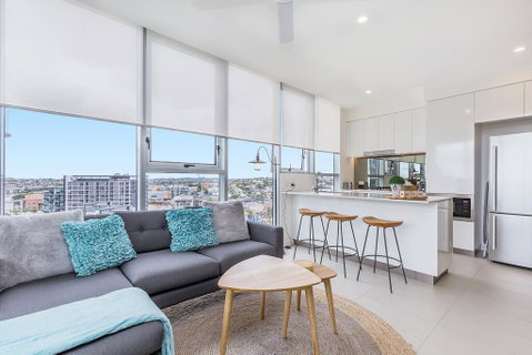 KOZYGURU NEWSTEAD DESIGNER 2 BED APT FREE PARKING POOL + GYM QNE088 - Accommodation Mount Tamborine 0