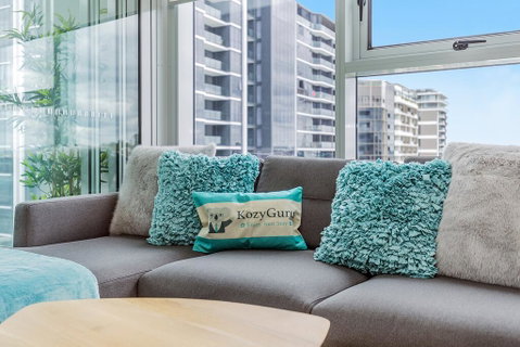 KOZYGURU NEWSTEAD DESIGNER 2 BED APT FREE PARKING POOL + GYM QNE088 - Accommodation Mount Tamborine 2