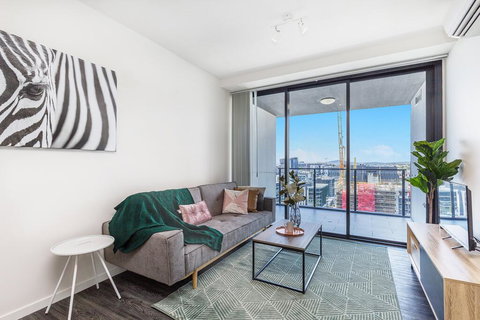 KOZYGURU SOUTH BRISBANE FUNKY 1 BED APT FREE PARKING QSB027-1810 - Accommodation Mount Tamborine 0