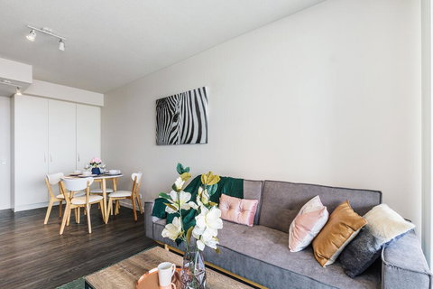 KOZYGURU SOUTH BRISBANE FUNKY 1 BED APT FREE PARKING QSB027-1810 - Accommodation Mount Tamborine 1