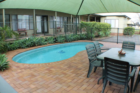 Lake Forbes Motel - Accommodation Mount Tamborine 2