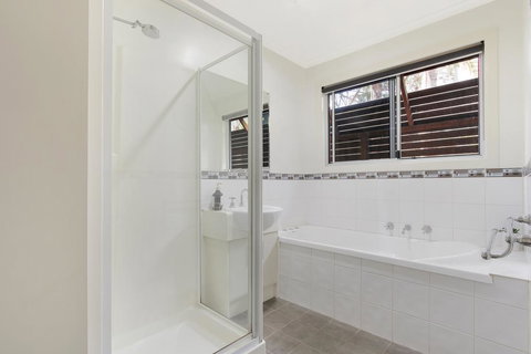 Lake House - Accommodation Mount Tamborine 3