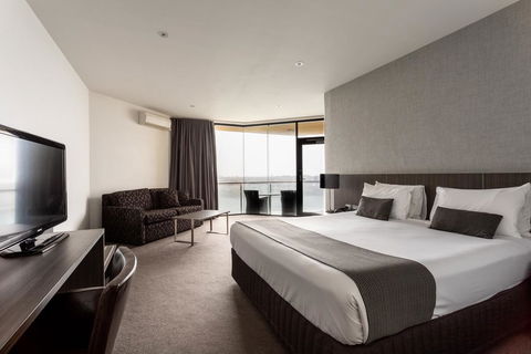 Lakes Hotel - Accommodation Mount Tamborine 1