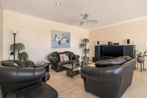 Lakeshore Apartments - Unit 5 - Accommodation Mount Tamborine 3