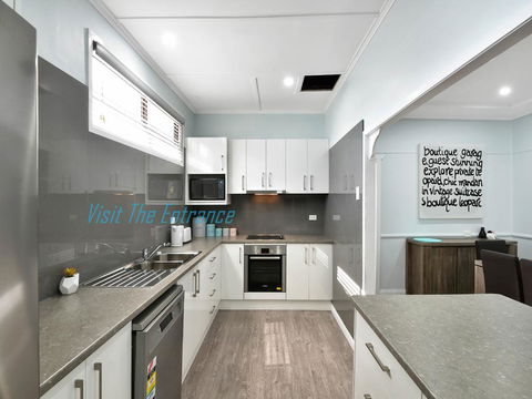 Lakeside House & Cabin - Accommodation Mount Tamborine 0