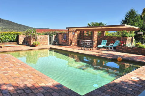 Langbrook Cottages - Accommodation Mount Tamborine 1