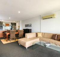 Large 3 Bedroom Apartment with River Views near the Stadium - Accommodation Mount Tamborine