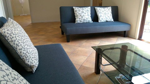 Large 6-Bedroom House With Wifi & Netflix Close To Singleton CBD Hunter Valley - Accommodation Mount Tamborine 2