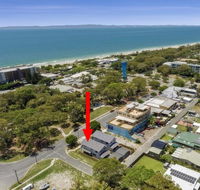 LAVISH BEACH HOUSE ON THE SURF SIDE - Accommodation Mount Tamborine