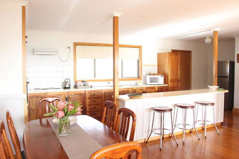 Lazy Wave Beach House - Accommodation Mount Tamborine 1