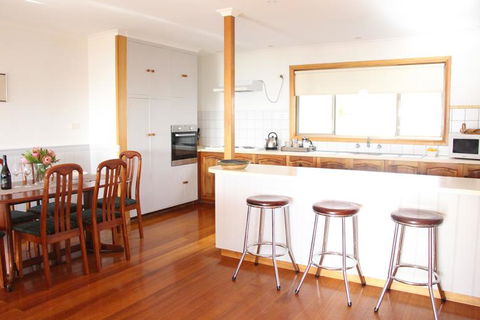 Lazy Wave Beach House - Accommodation Mount Tamborine 2