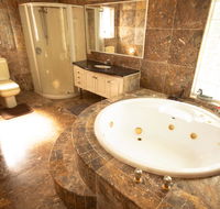 Luxuary self-contained living with Spa. - Accommodation Mount Tamborine