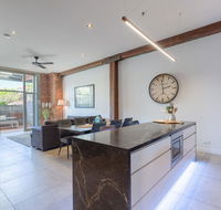 Luxury 3 brm 2 bath Woolstore apt with Courtyard - Accommodation Mount Tamborine