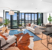 Luxury 3-Bed Apartment Near Valley Shops and Bars - Accommodation Mount Tamborine
