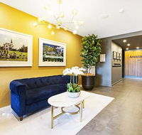 Luxury Apartment Opposite Train Station in Cannon Hill and 17 minutes from the City - Accommodation Mount Tamborine