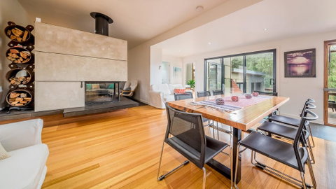 LUXURY BY THE SEA - CLOSE TO THE BEACH - Accommodation Mount Tamborine 2