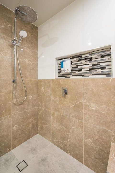 Luxury Waterfront Home - Accommodation Mount Tamborine 3