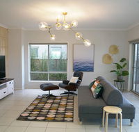 Luxury Waterfront Villa in Sanctuary Lakes - Accommodation Mount Tamborine