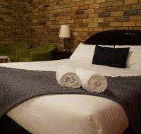 Magdala Motor Lodge  Lakeside Restaurant - Accommodation Mount Tamborine