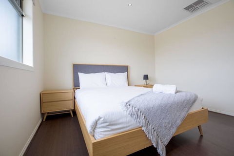 Magnificent Lux Stay@Mont Albert 4BR/WIFI/Garage - Accommodation Mount Tamborine 2