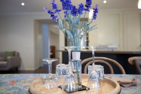 Magnificent Lux Stay@Mont Albert 4BR/WIFI/Garage - Accommodation Mount Tamborine 1