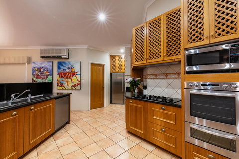 Maidstone Executive Residence - Accommodation Mount Tamborine 2