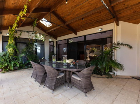 Maidstone Executive Residence - Accommodation Mount Tamborine 0
