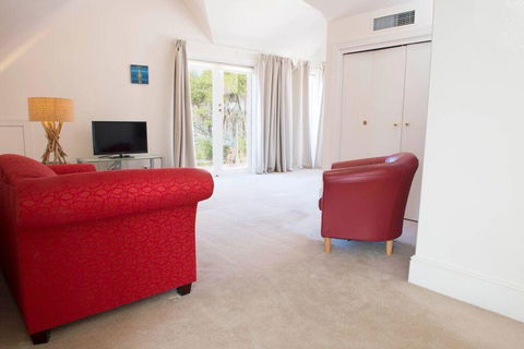 Manly Magic - Accommodation Mount Tamborine 2