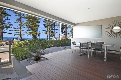 Manly Strand - Right On Manly Beach - Accommodation Mount Tamborine 0